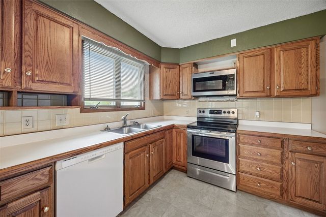 805 W 17th Street, Vinton, IA 52349