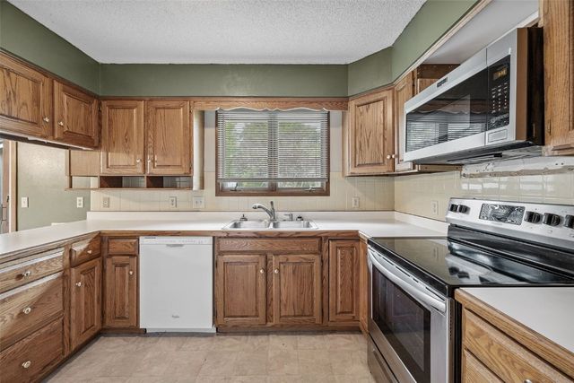 805 W 17th Street, Vinton, IA 52349