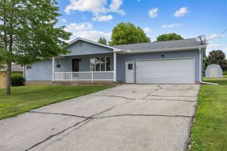 805 W 17th Street, Vinton, IA 52349