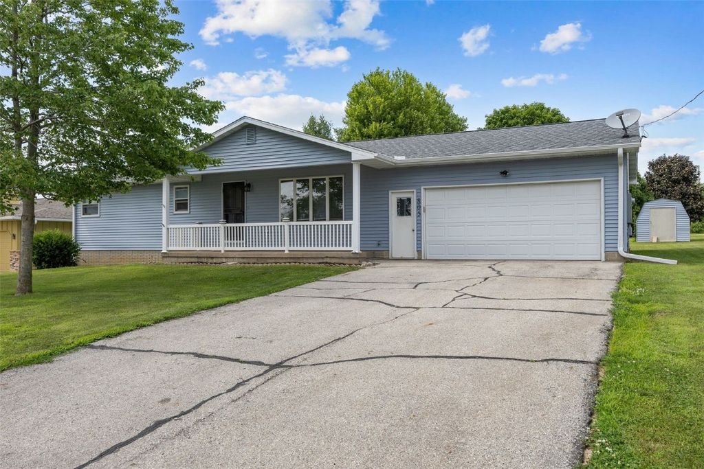 805 W 17th Street, Vinton, IA 52349