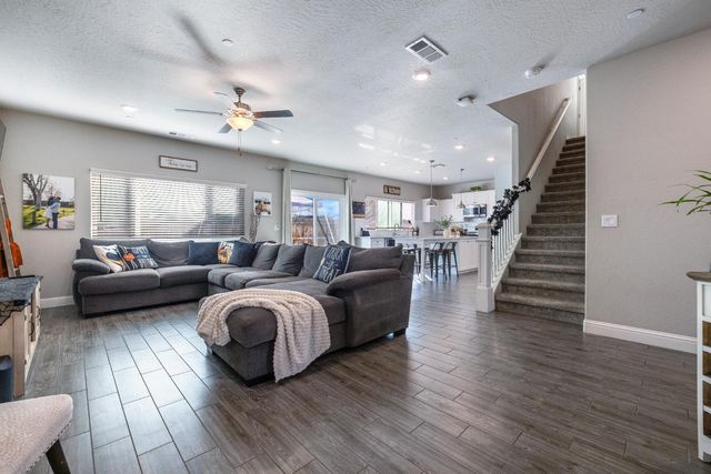 6157 E Garland Avenue, Fresno, CA 93727