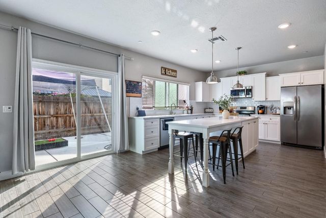 6157 E Garland Avenue, Fresno, CA 93727