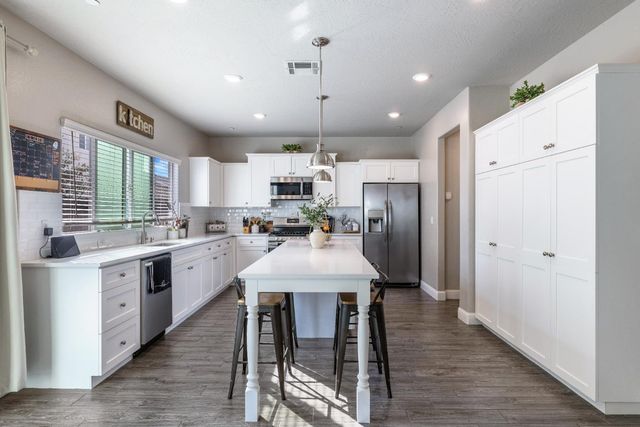 6157 E Garland Avenue, Fresno, CA 93727