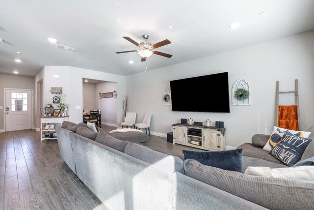 6157 E Garland Avenue, Fresno, CA 93727