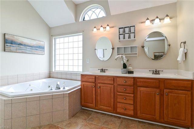 1237 Spruce LN, Chesapeake, VA 23320