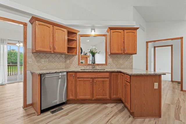 1323 S Threewood St, Wichita, KS 67235