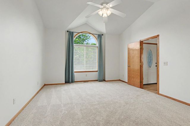 1323 S Threewood St, Wichita, KS 67235