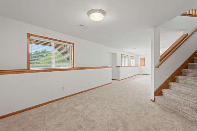 1323 S Threewood St, Wichita, KS 67235