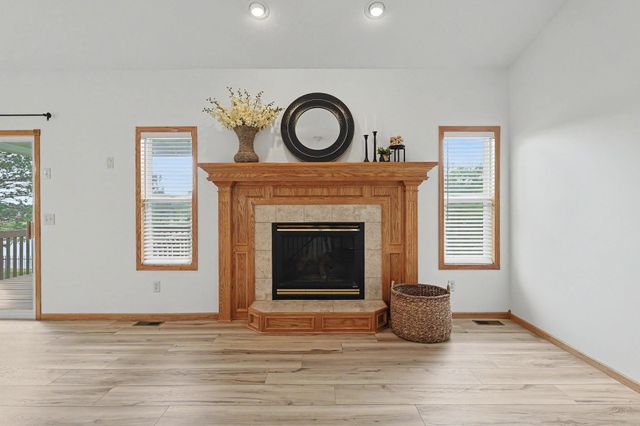 1323 S Threewood St, Wichita, KS 67235
