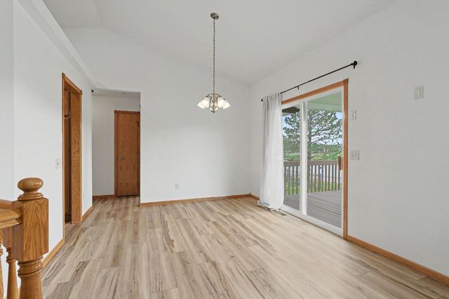 1323 S Threewood St, Wichita, KS 67235