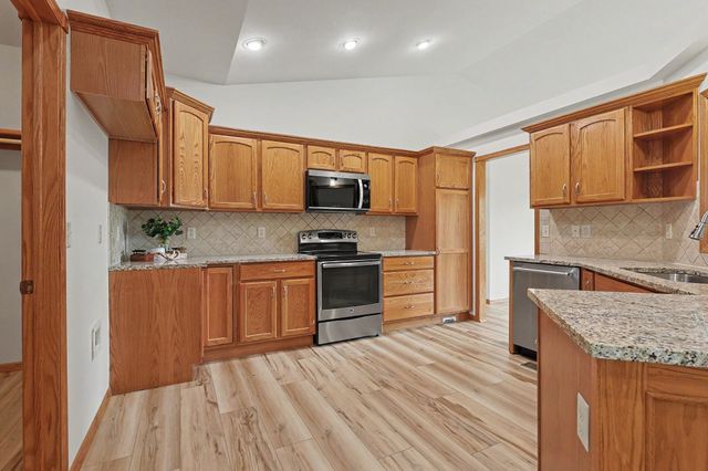 1323 S Threewood St, Wichita, KS 67235