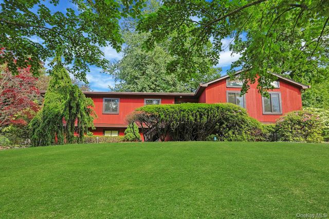 8 Sasson Terrace, Valley Cottage, NY 10989