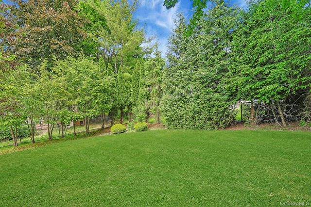 8 Sasson Terrace, Valley Cottage, NY 10989