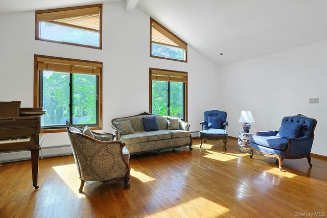 8 Sasson Terrace, Valley Cottage, NY 10989