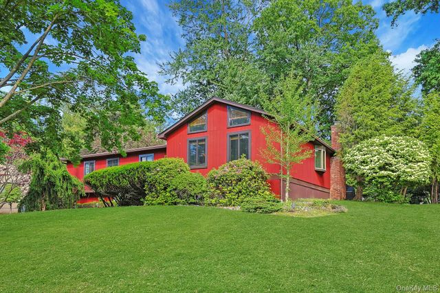 8 Sasson Terrace, Valley Cottage, NY 10989