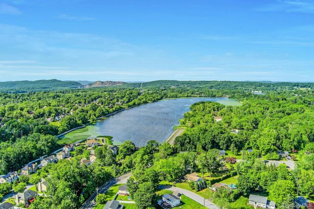 8 Sasson Terrace, Valley Cottage, NY 10989