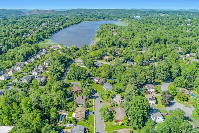 8 Sasson Terrace, Valley Cottage, NY 10989