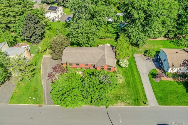8 Sasson Terrace, Valley Cottage, NY 10989