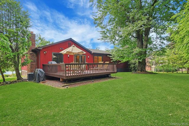 8 Sasson Terrace, Valley Cottage, NY 10989