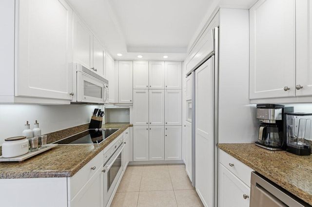 5420 N Ocean Drive 1702, Singer Island, FL 33404