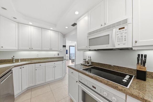 5420 N Ocean Drive 1702, Singer Island, FL 33404