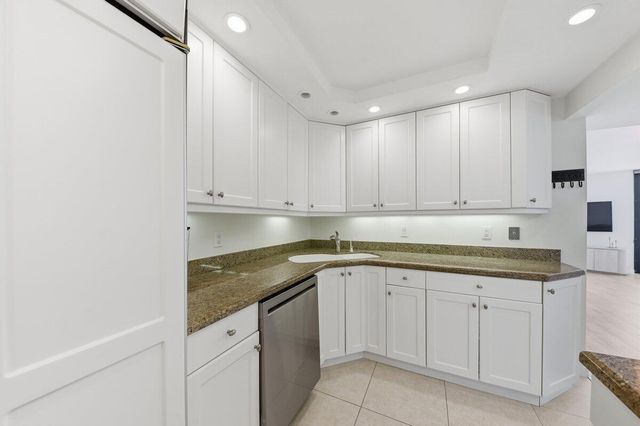5420 N Ocean Drive 1702, Singer Island, FL 33404