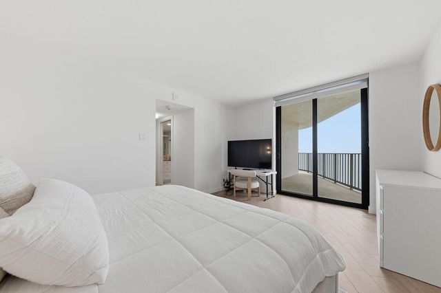 5420 N Ocean Drive 1702, Singer Island, FL 33404