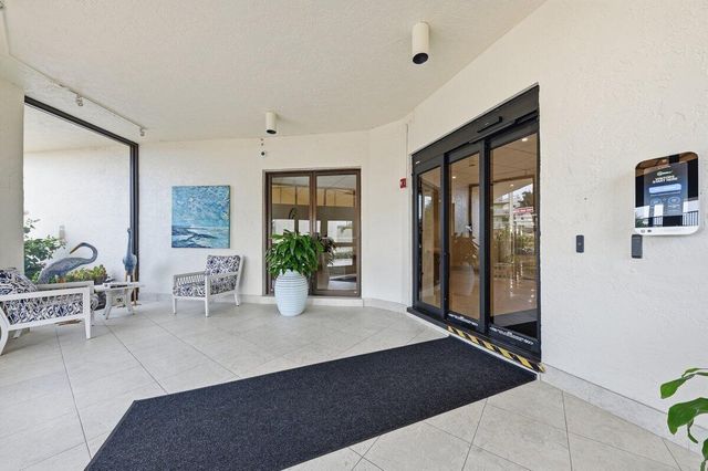 5420 N Ocean Drive 1702, Singer Island, FL 33404