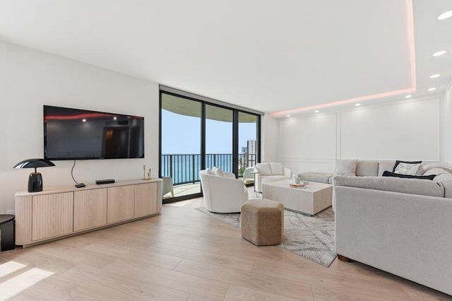 5420 N Ocean Drive 1702, Singer Island, FL 33404