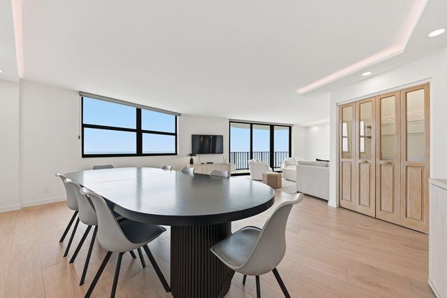5420 N Ocean Drive 1702, Singer Island, FL 33404