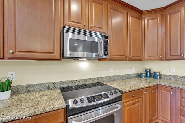 2001 Lancashire Ave 207, Louisville, KY 40205