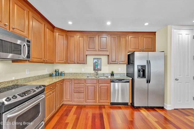 2001 Lancashire Ave 207, Louisville, KY 40205
