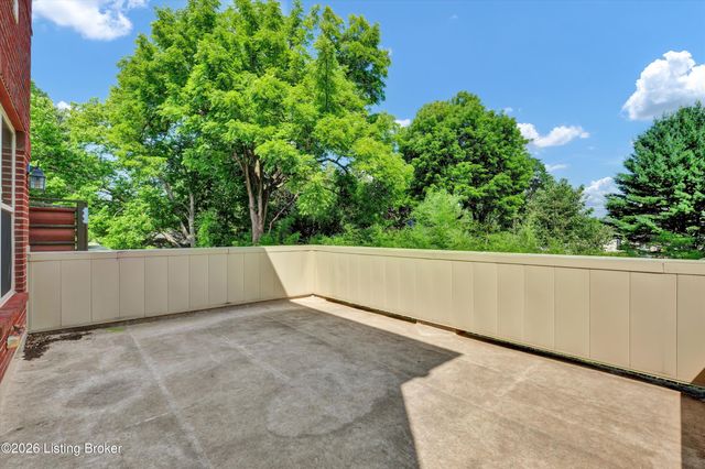 2001 Lancashire Ave 207, Louisville, KY 40205