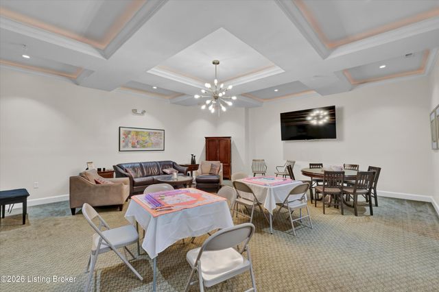 2001 Lancashire Ave 207, Louisville, KY 40205