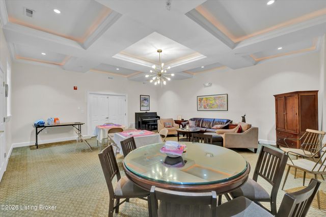 2001 Lancashire Ave 207, Louisville, KY 40205