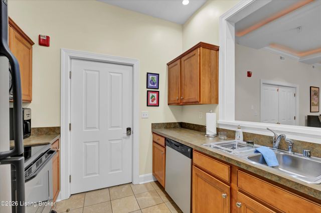 2001 Lancashire Ave 207, Louisville, KY 40205