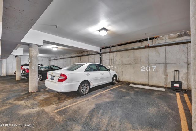 2001 Lancashire Ave 207, Louisville, KY 40205