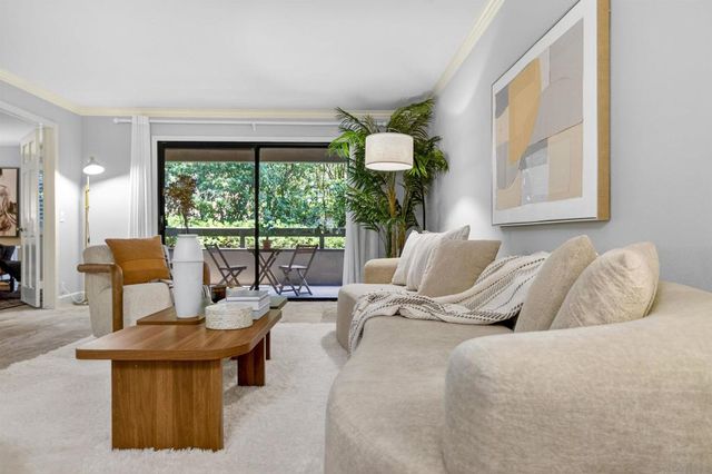 8840 Villa La Jolla 108, La Jolla, CA 92037