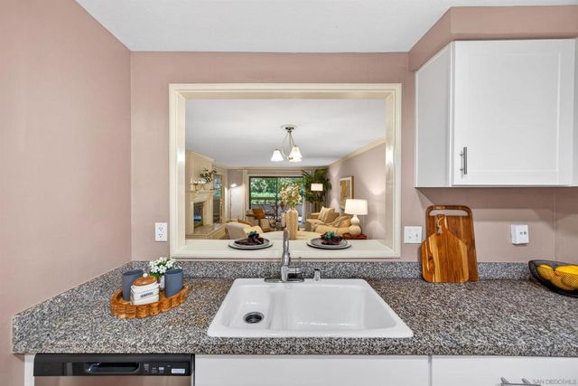 8840 Villa La Jolla 108, La Jolla, CA 92037