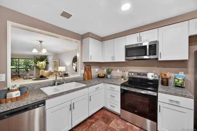 8840 Villa La Jolla 108, La Jolla, CA 92037