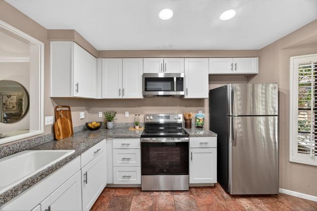 8840 Villa La Jolla 108, La Jolla, CA 92037