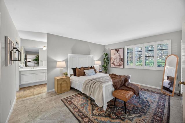 8840 Villa La Jolla 108, La Jolla, CA 92037