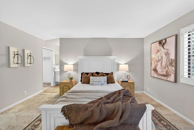 8840 Villa La Jolla 108, La Jolla, CA 92037