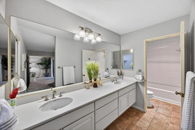 8840 Villa La Jolla 108, La Jolla, CA 92037