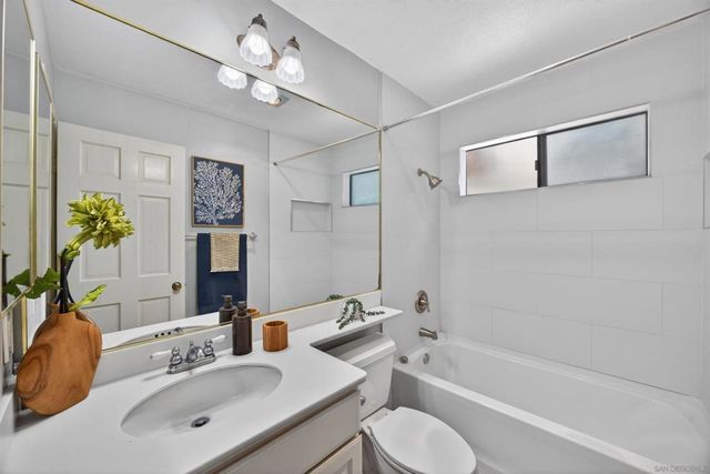 8840 Villa La Jolla 108, La Jolla, CA 92037