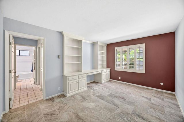 8840 Villa La Jolla 108, La Jolla, CA 92037