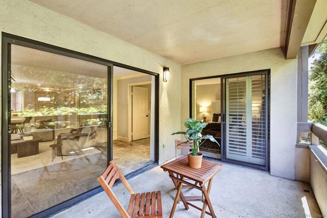 8840 Villa La Jolla 108, La Jolla, CA 92037