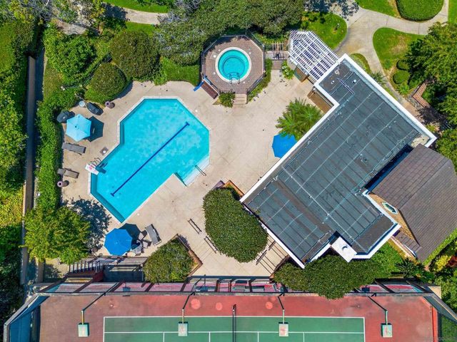 8840 Villa La Jolla 108, La Jolla, CA 92037
