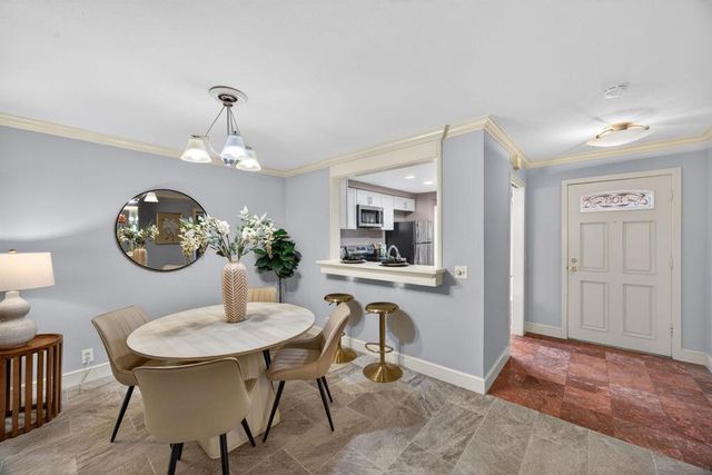 8840 Villa La Jolla 108, La Jolla, CA 92037