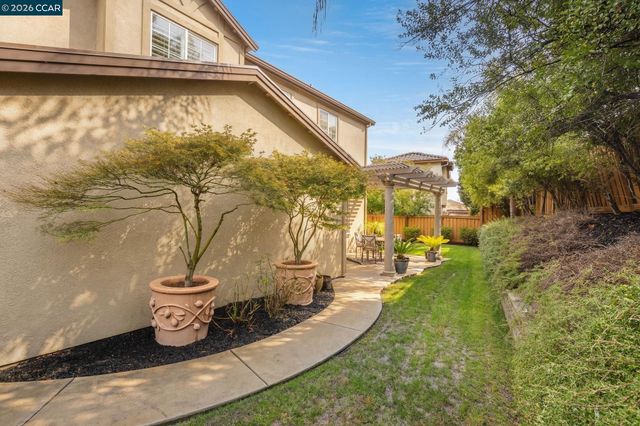 2208 Genoa St, Danville, CA 94506